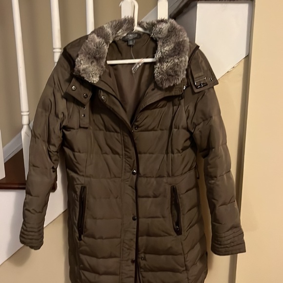 Woman coat - Picture 2 of 3